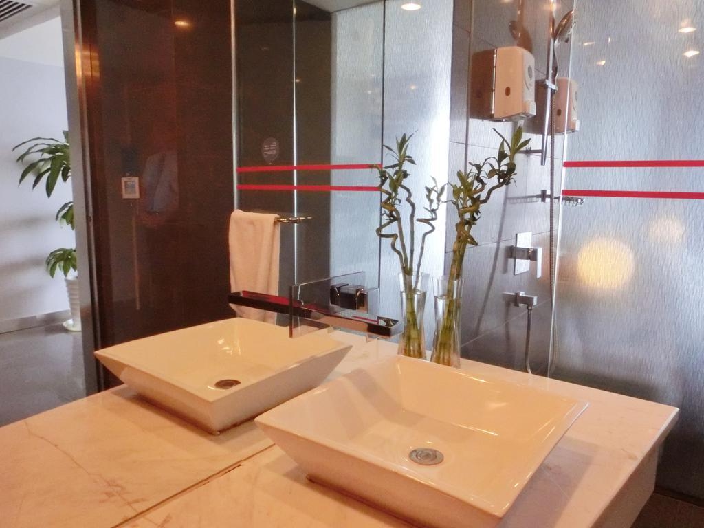 Yi-Wu Commatel Hotel Guangzhou Exterior photo